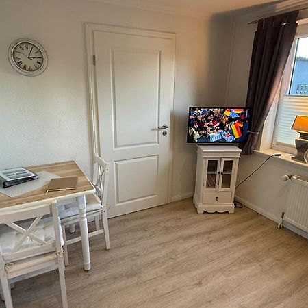 Ferienwohnung „Ole Karkenwech“ Husum-Roedemis ฮูซุม ภายนอก รูปภาพ