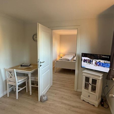 Ferienwohnung „Ole Karkenwech“ Husum-Roedemis ฮูซุม ภายนอก รูปภาพ